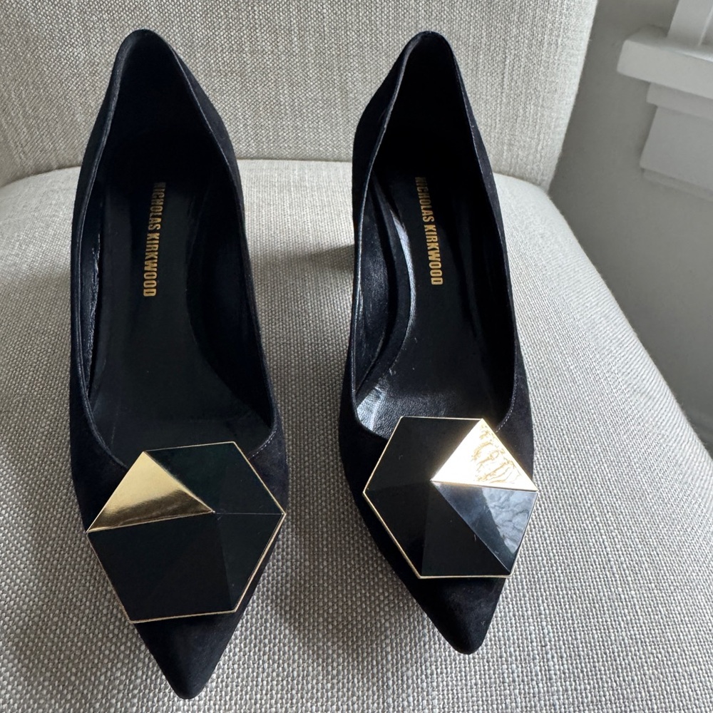 Nicholas Kirkwood Black Pumps with Gold Accent - Picture 10 of 10